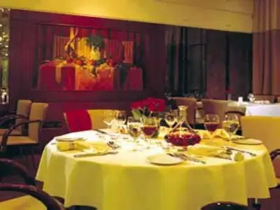 HOLIDAY INN ATHENS AIRPORT