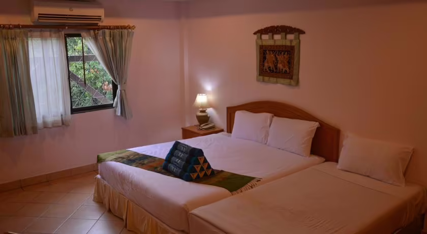 SEVEN OAKS INN