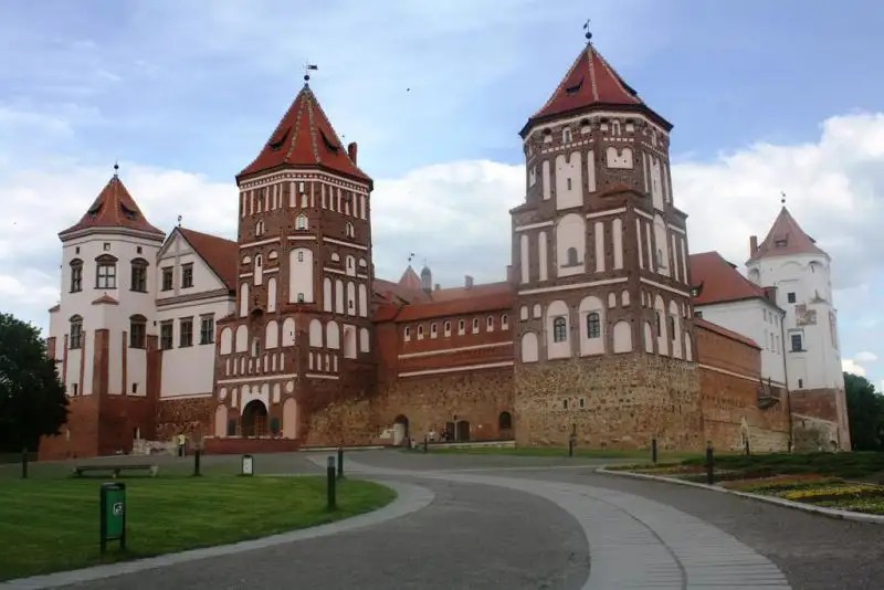 МИРСКИЙ ЗАМОК