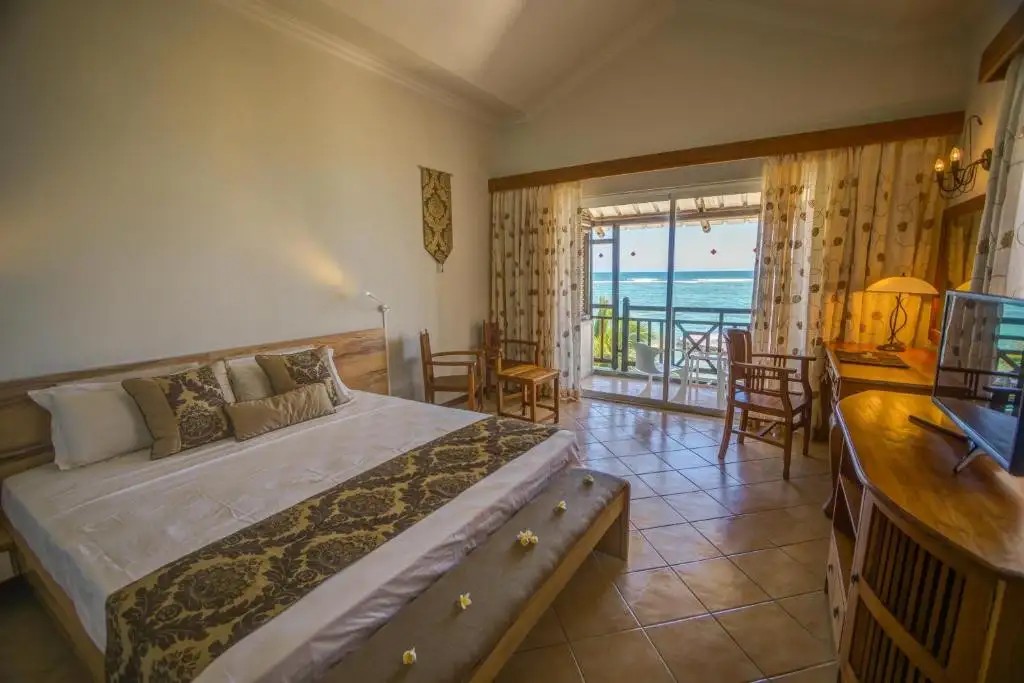 LE PENINSULA BAY BEACH RESORT & SPA