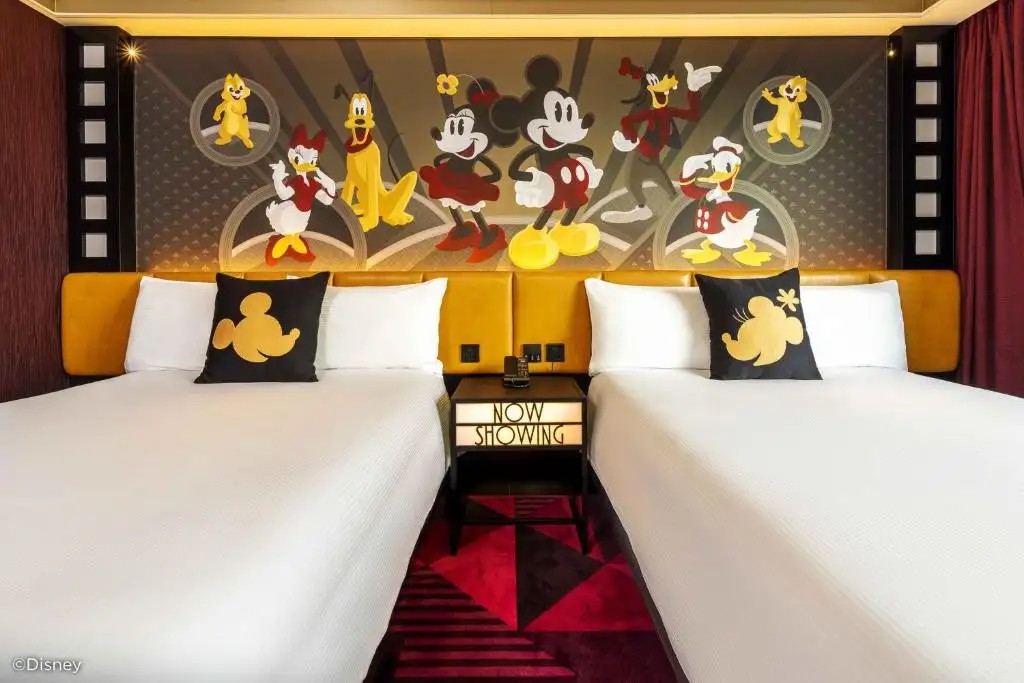DISNEYS HOLLYWOOD