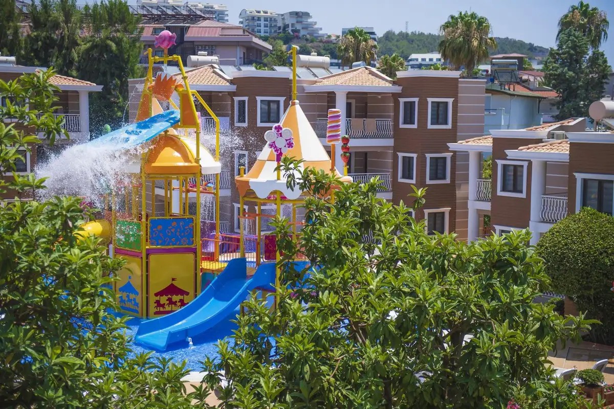 QUATTRO FAMILY CLUB DEM HOTEL HV-1