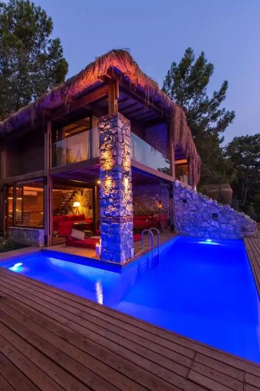 NAUTICAL HOTEL