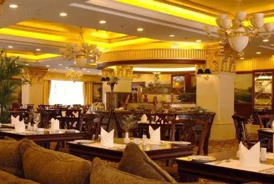 HOWARD JOHNSON REGAL COURT