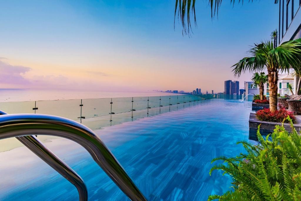 PENINSULA HOTEL DANANG