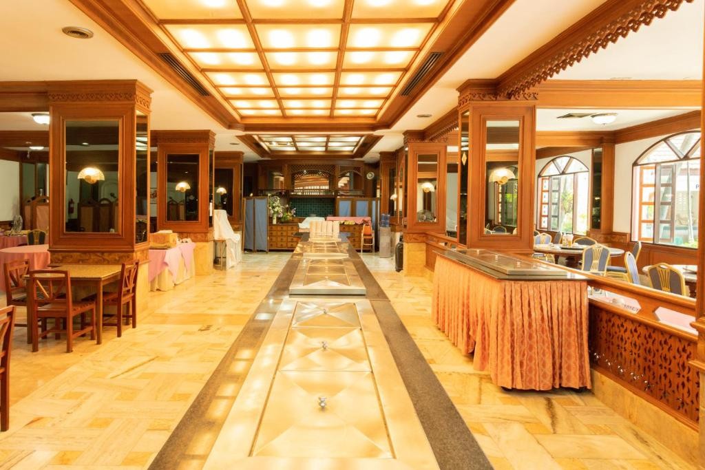 ROYAL TWINS PALACE HOTEL