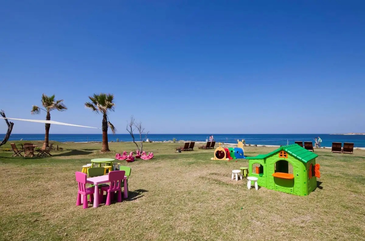 AMPHORA BEACH RESORT & SUITES