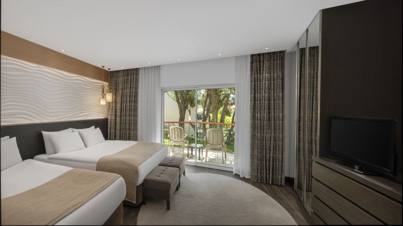 comfort club land view