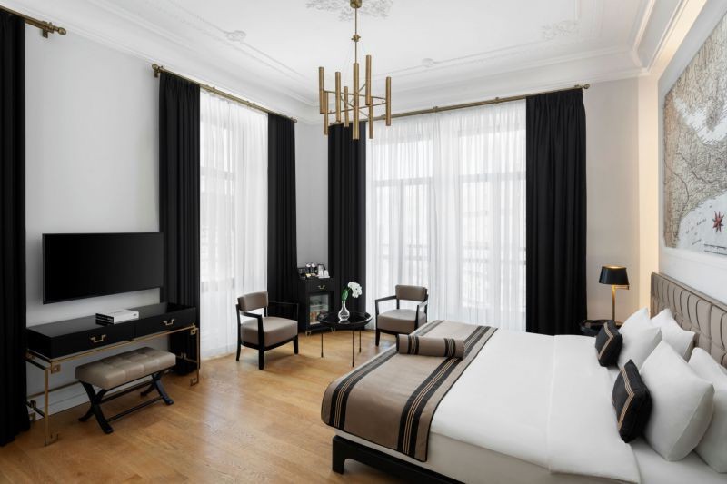 deluxe taksim square view french bed