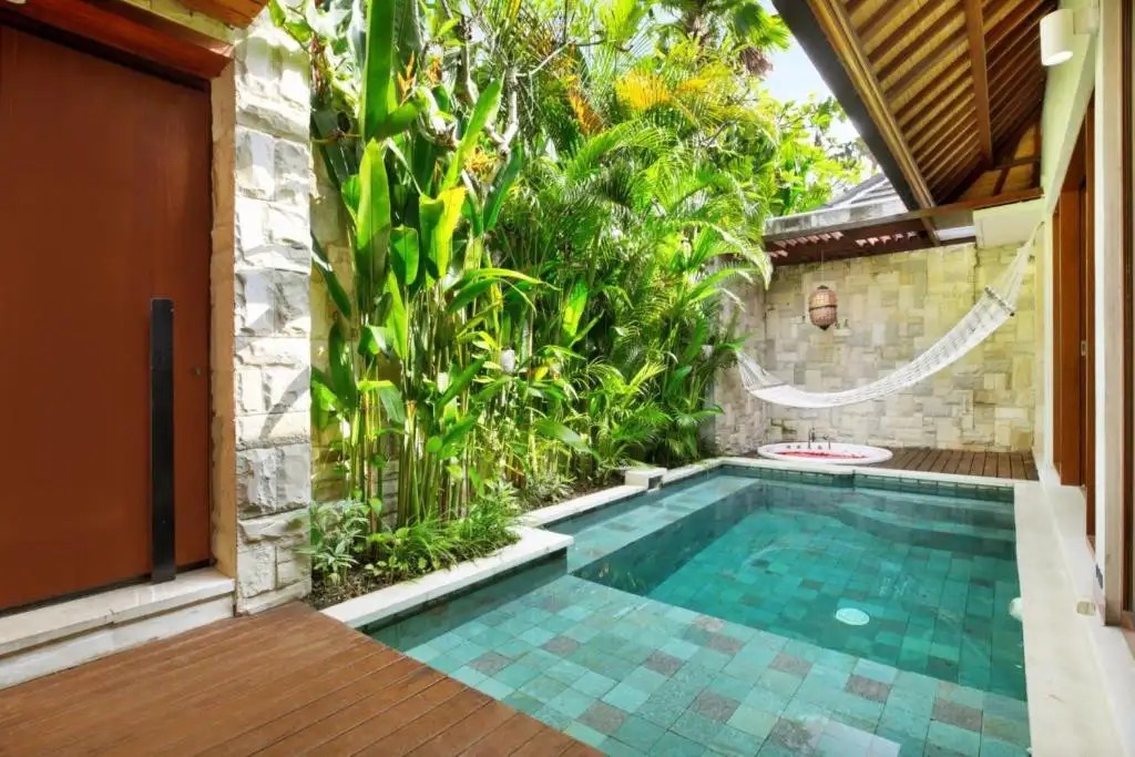 AKSARI SEMINYAK