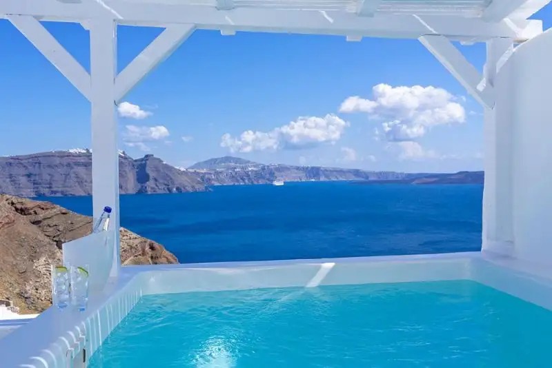 CANAVES OIA HOTEL