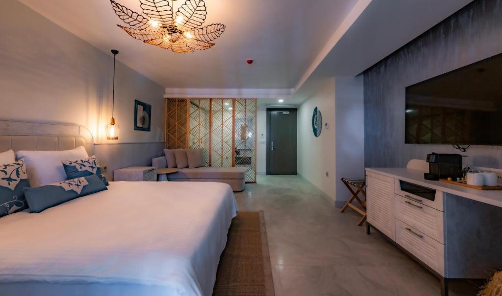 SUUM BODRUM ADULTS ONLY 16+ (EX. CAMELOT)