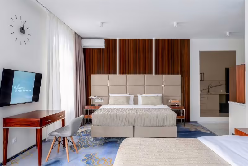V HOTEL & ROOFTOP LOUNGE