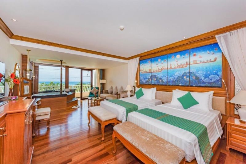 ocean jacuzzi suite