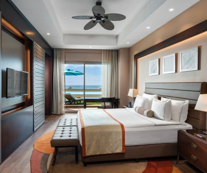 swim up suite