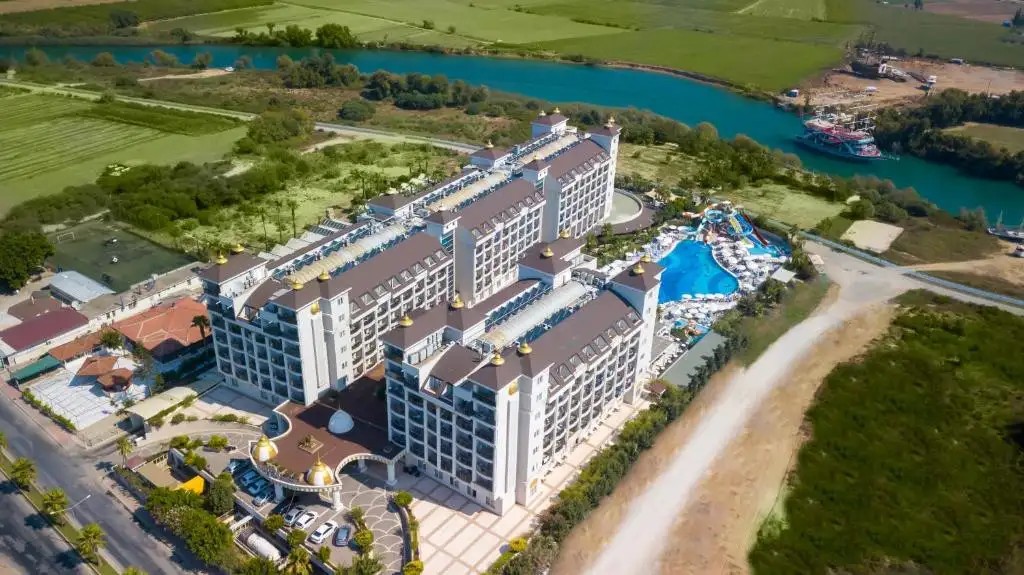 LAKE & RIVER SIDE HOTEL & SPA
