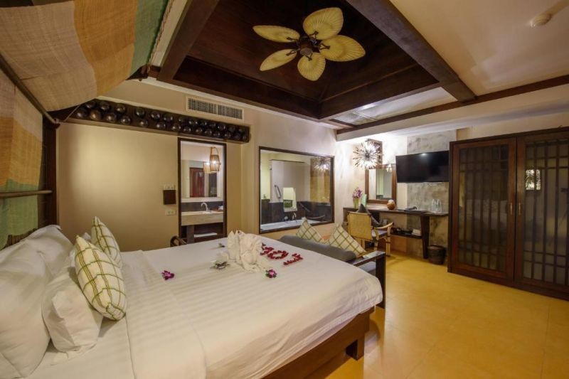 deluxe villa jacuzzi