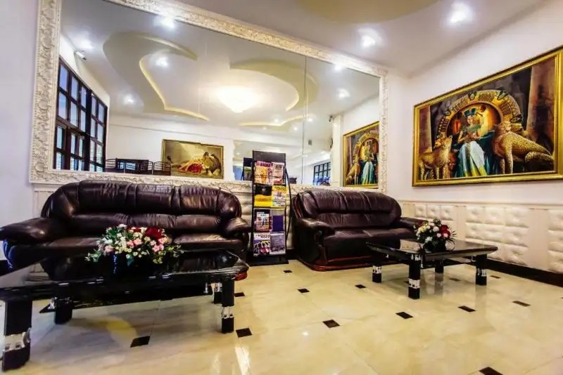 GRAND HOTEL