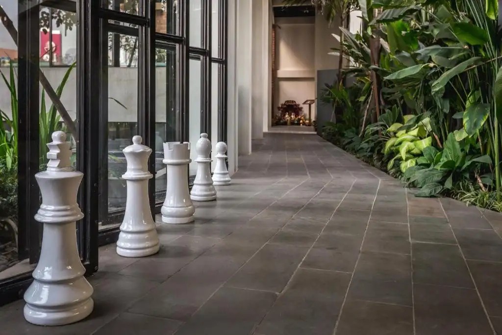 THE AVIARY HOTEL