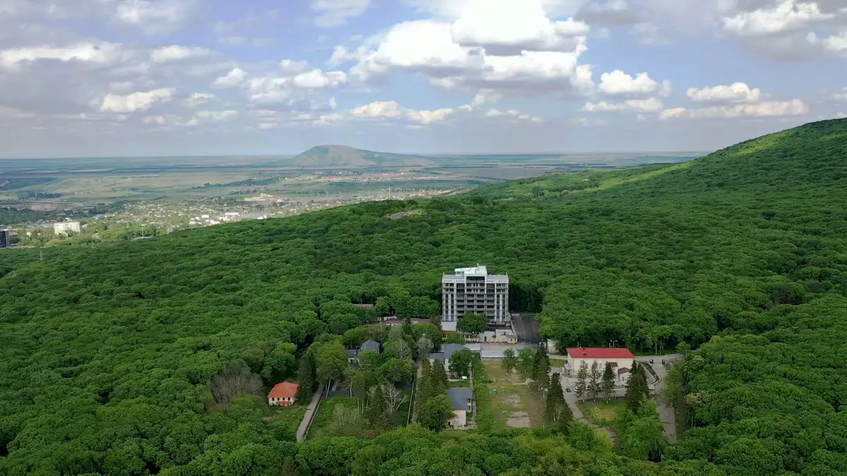 ЗАТЕРЯННЫЙ РАЙ У МАШУКА