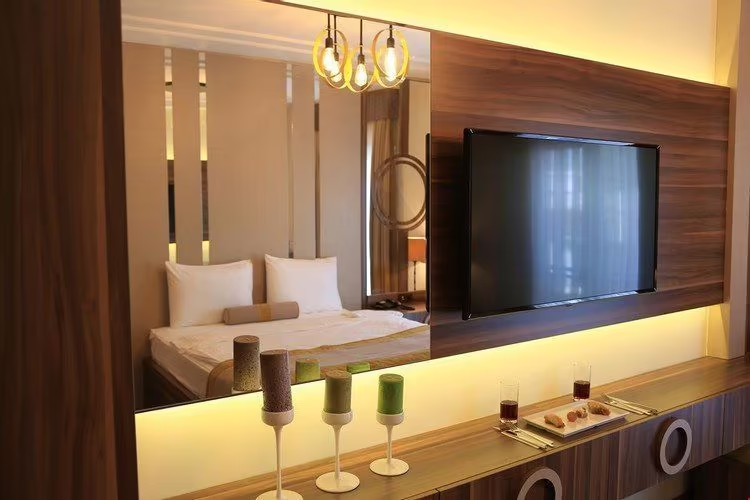 BURCMAN HOTEL VISNE