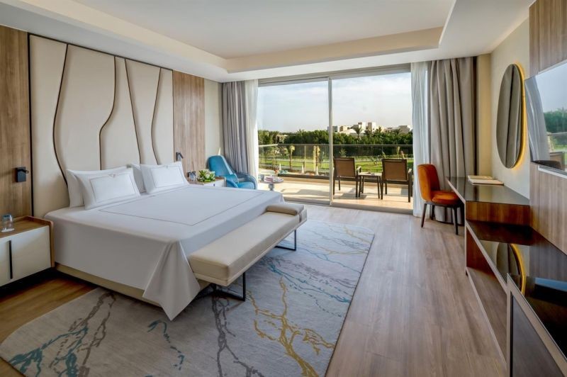 one bedroom skyline suite with infinity pool