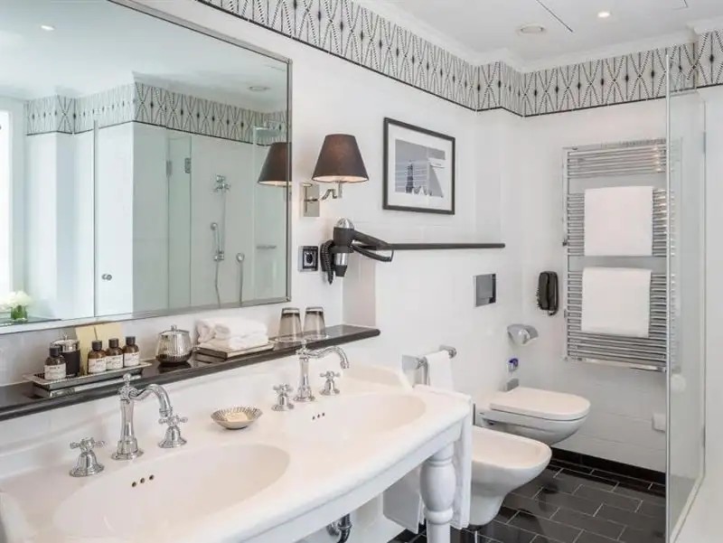 FAIRMONT HOTEL VIER JAHRESZEITEN