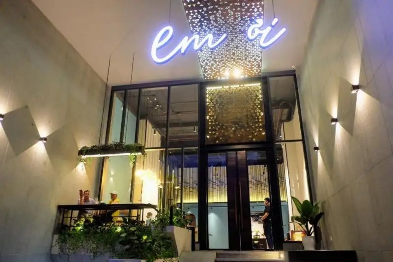 EM OI HOTEL