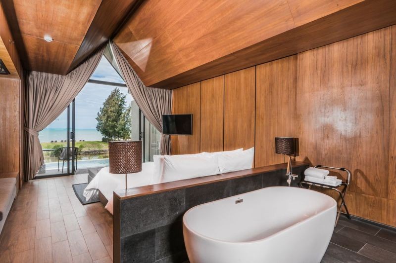 oceanfront pool villa