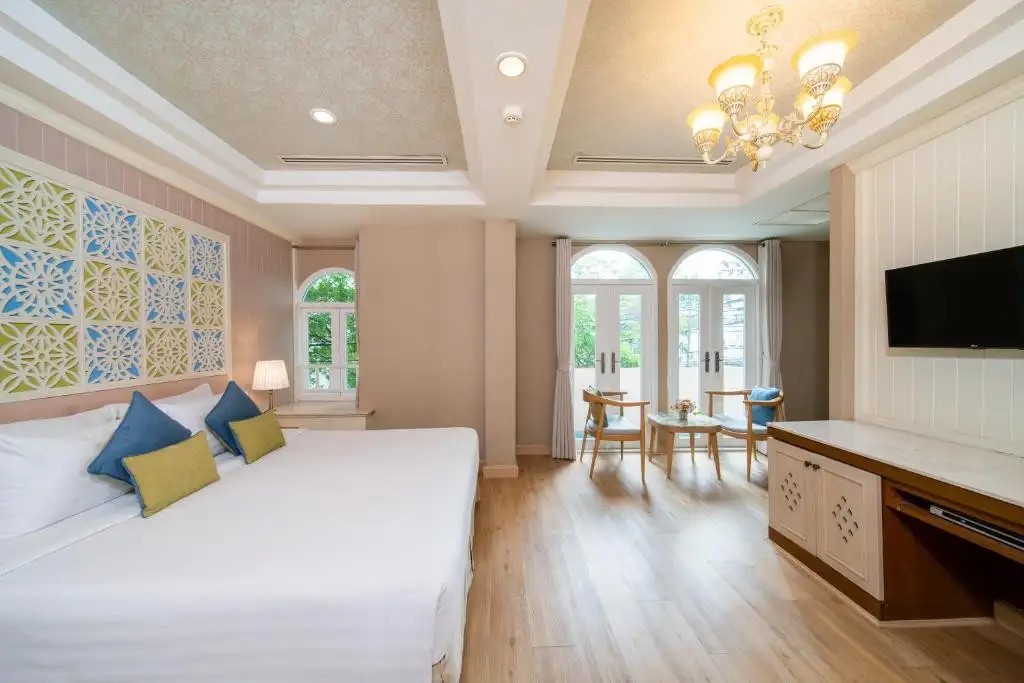 LA PETITE SALIL SUKHUMVIT 8