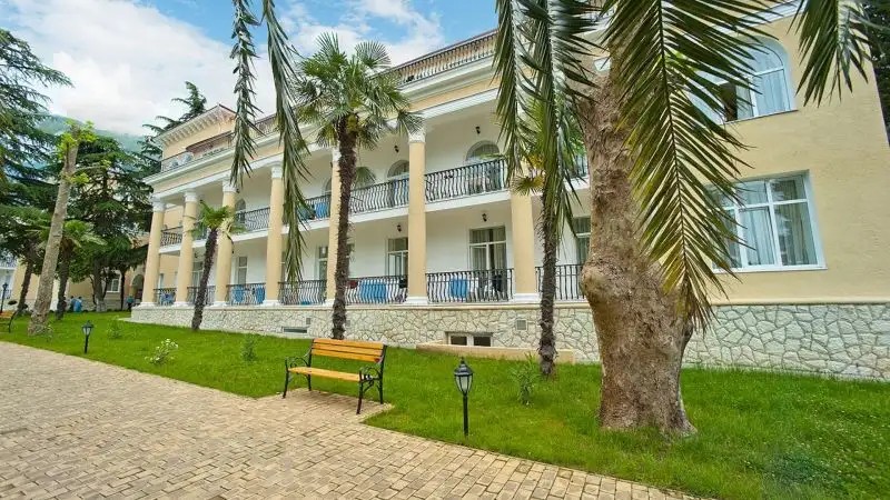 ЛАЗУРНЫЙ БЕРЕГ