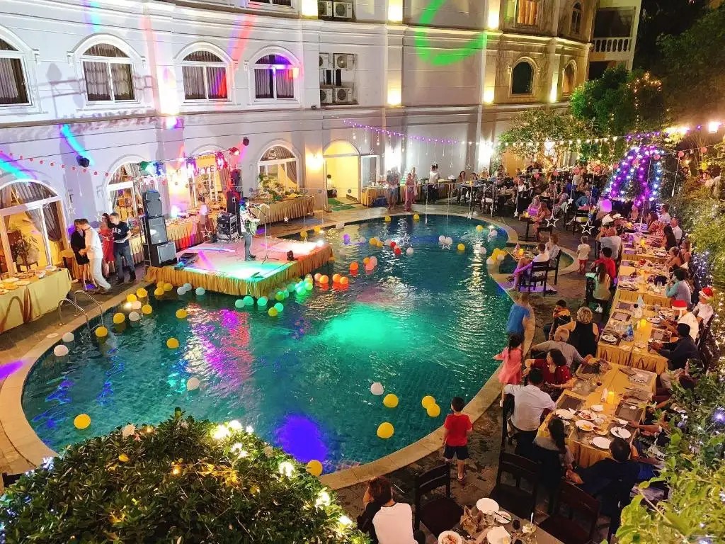 BOULEVARD HOTEL