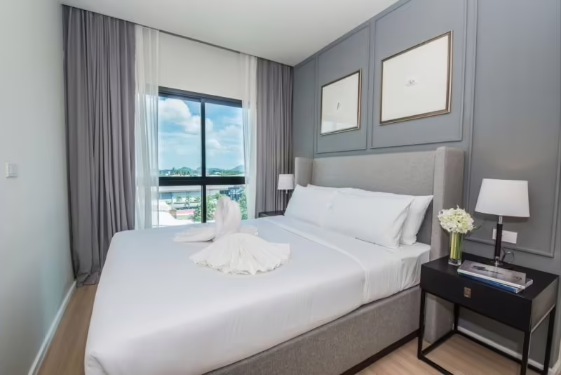 DLUX CONDOMINIUM