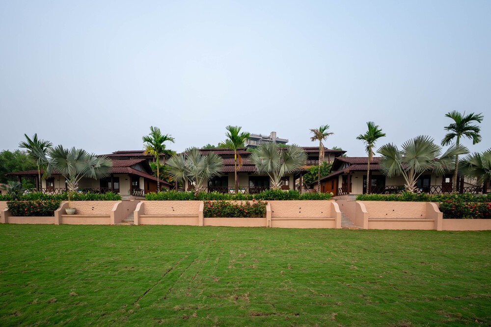 CRESCENT RESORT (EX. OXYGEN RESORT)