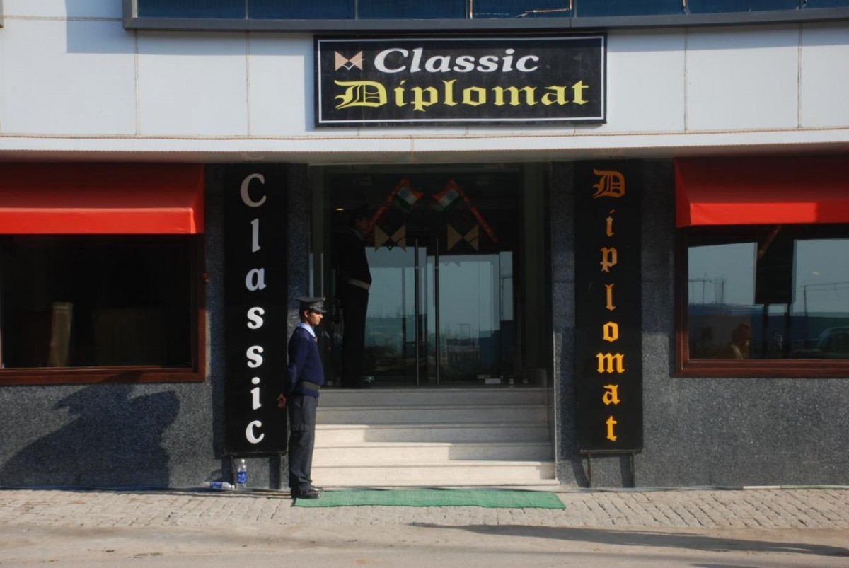 CLASSIC DIPLOMAT