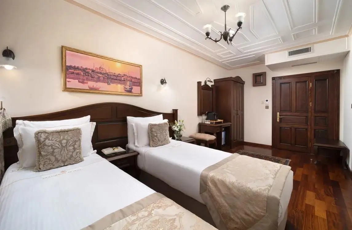 BENDER HOTEL