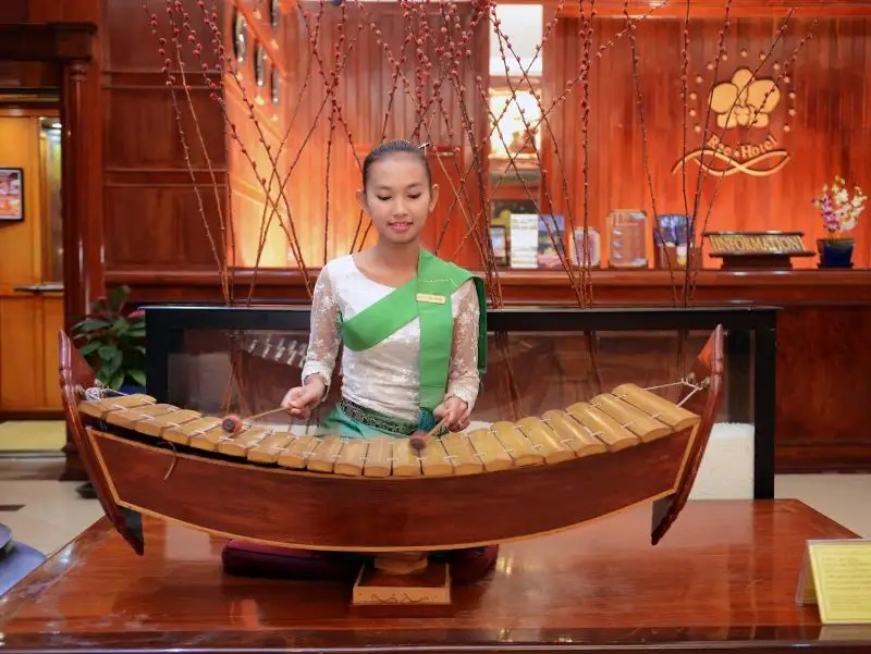 REE HOTEL