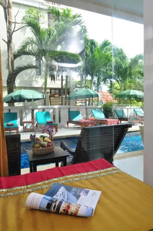 BAAN KARONBURI RESORT