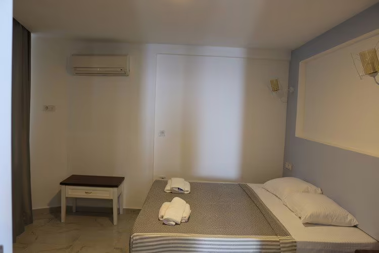 RUGGED HOTEL