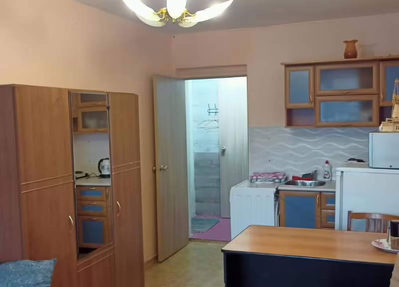 ДЕНЬ И НОЧЬ НА УЛИЦЕ ВОЛОДАРСКОГО 9