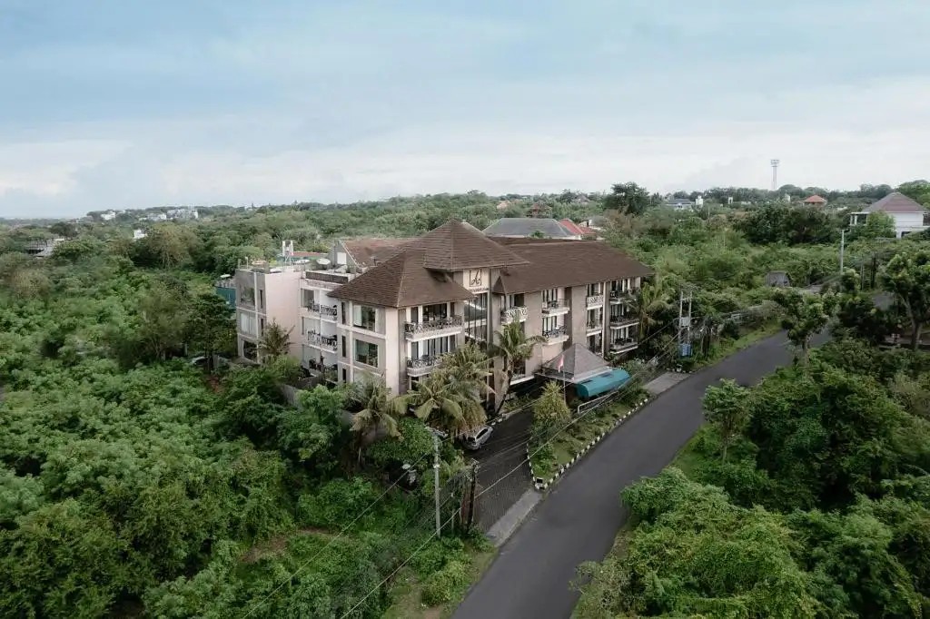 AMAROOSSA SUITE