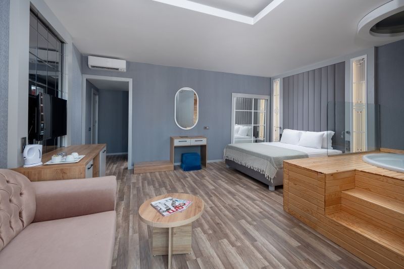 junior suite land view & jacuzzi