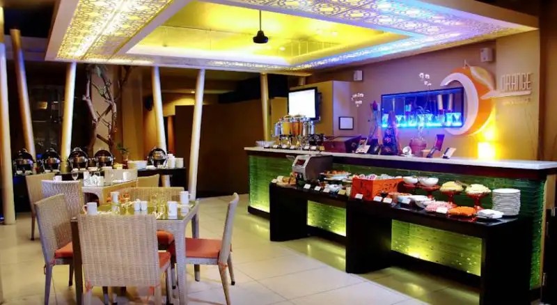 100 SUNSET BOUTIQUE