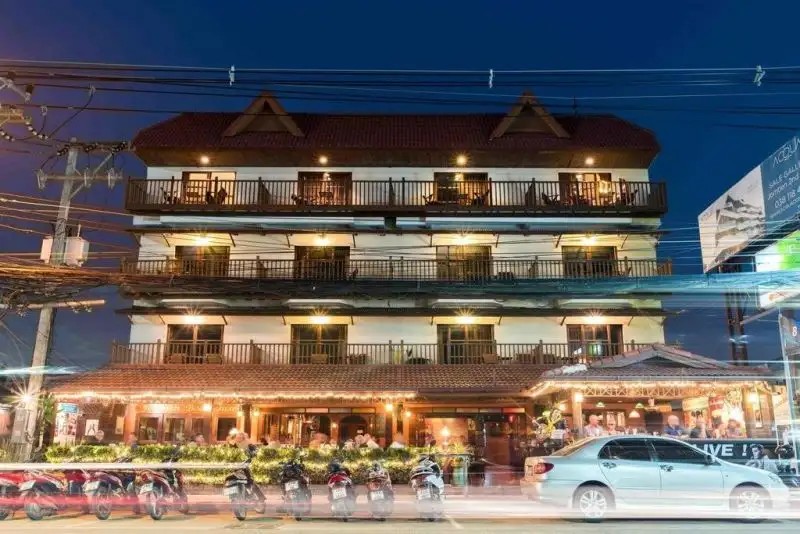 JOMTIEN BOATHOUSE