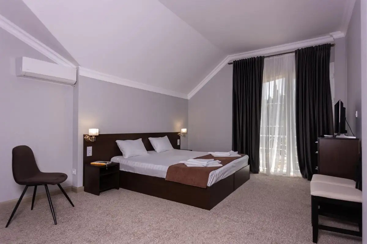 НИКОПОЛИ (БЫВШ. ОЛИВА)