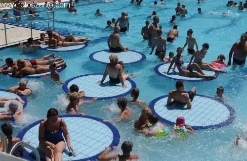 HUNGUEST HOTEL FLORA