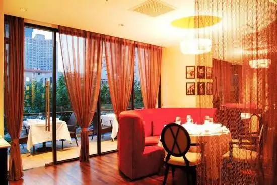 EMBASSY SUITE