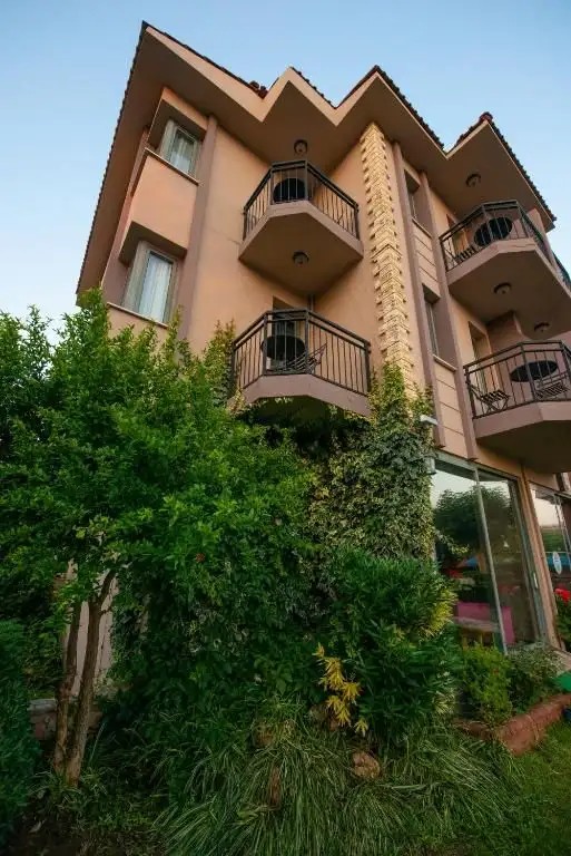 GOLDEN MOON HOTEL