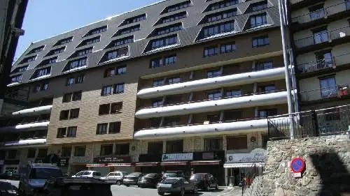 LAKE PLACID APARTMENTS