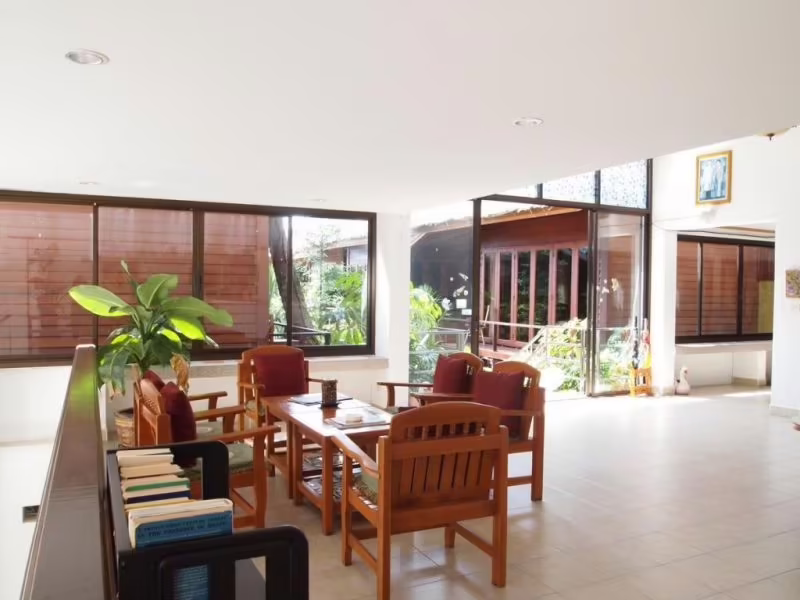 LIPA BAY RESORT